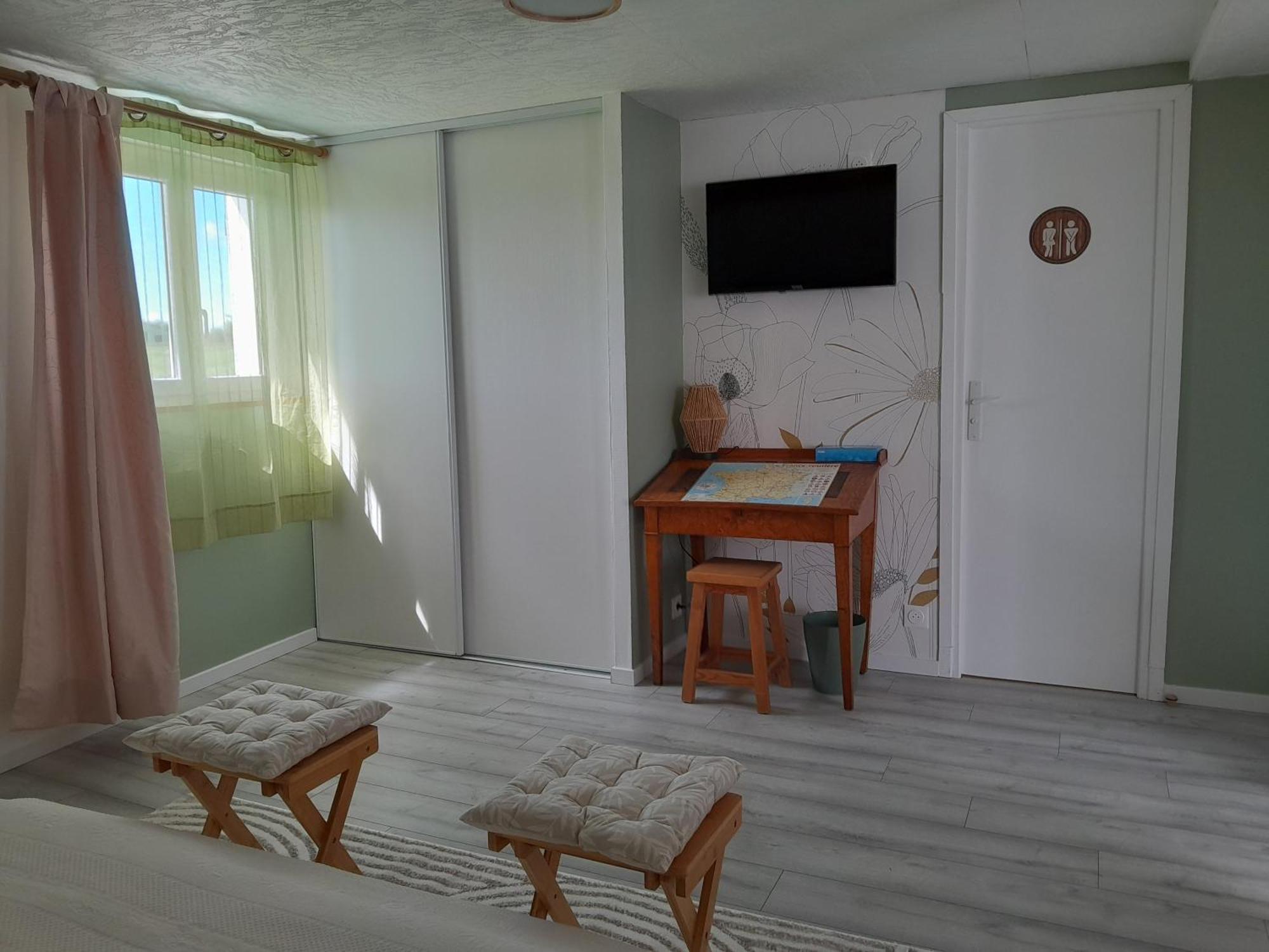 Chambres D Hotes Au P'Tit Bonheur Campagnard Jarnosse Rum bild
